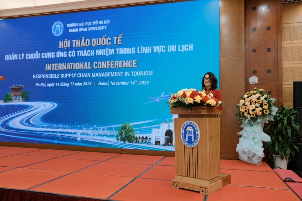 TS. Nguyễn Thị Thu Mai – Trưởng khoa Du lịch Đại học Mở Hà Nội, phát biểu đề dẫn - ảnh BTC