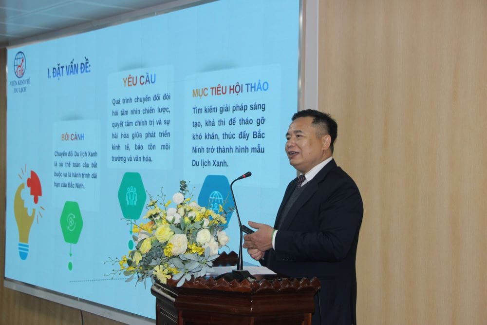 TS Nguyễn Anh Tuấn - Viện trưởng Viện Kinh tế Du lịch, trình bày báo cáo đề dẫn hội thảo.