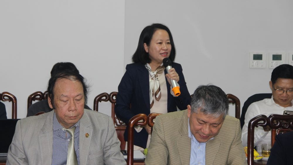 Th.S. Nguyễn Thị Lan Hương, Nghiên cứu viên chính, Viện Văn hóa, Nghệ thuật, Thể thao và Du lịch trình bày tham luận: Xây dựng mô hình chuyển đổi du lịch xanh cho doanh nghiệp du lịch trên địa bàn tỉnh Bắc Ninh